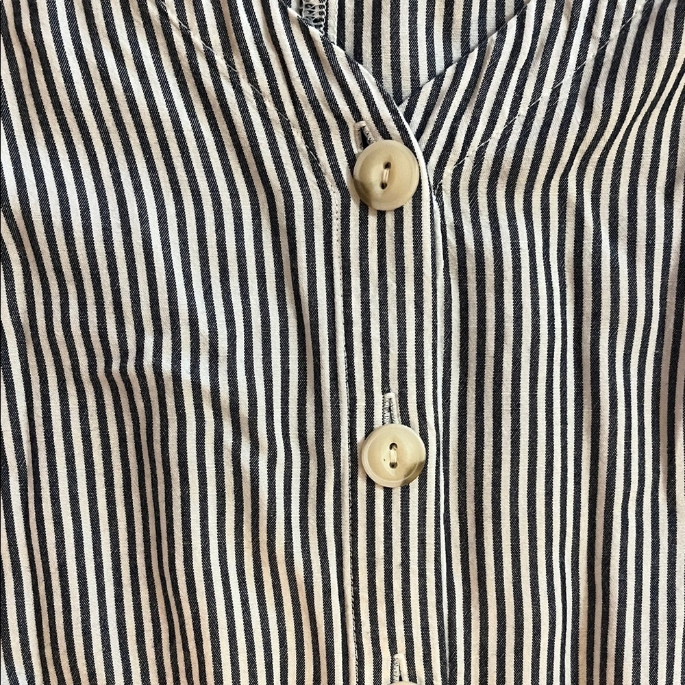 Universal Thread Striped Blue & White Tie-Front Button Short Sleeve Shirt Medium - Picture 3 of 8